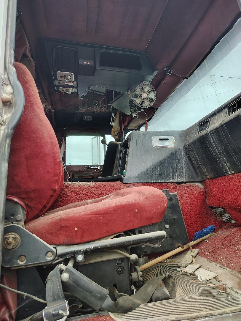 1981 PETERBILT Cabover - Image 38